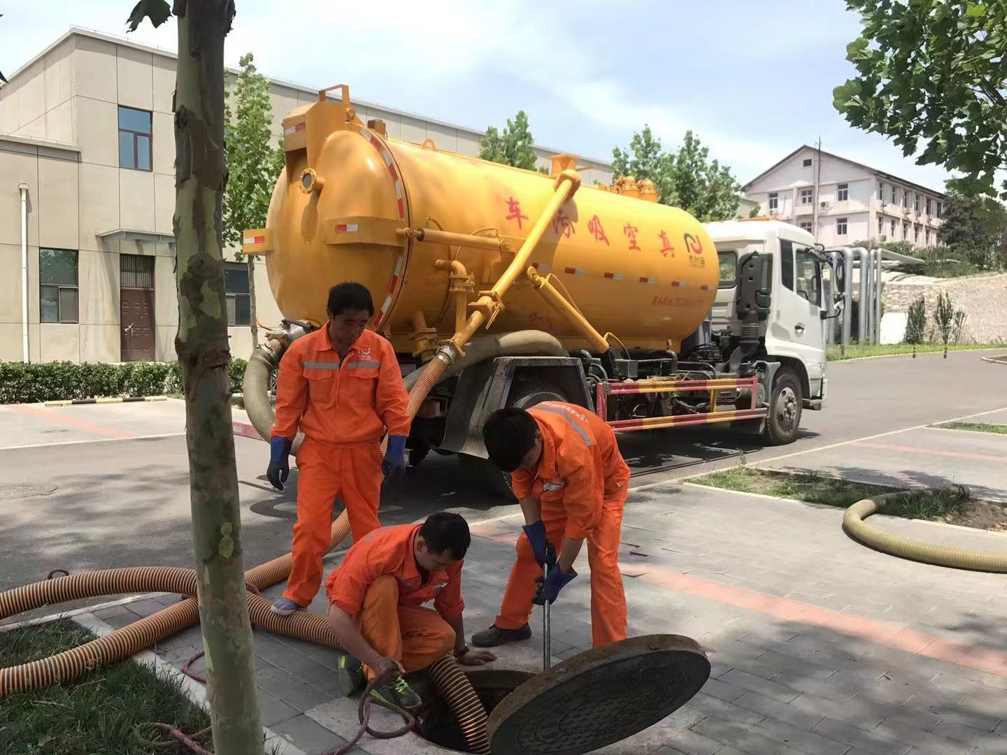 潭门镇化粪池清理与5-8吨吸粪车施工效率分析